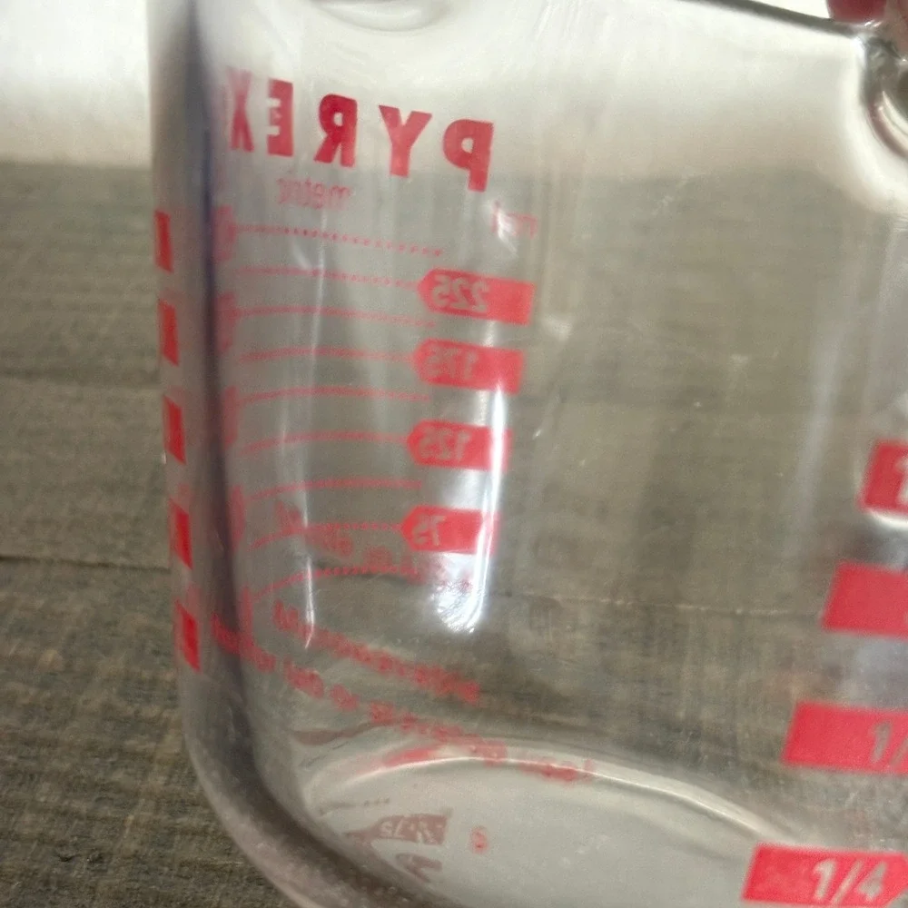 Pyrex glass measuring